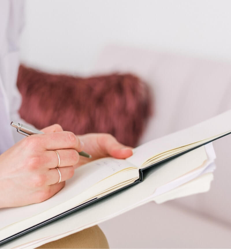 counsellor in stockport making counselling notes